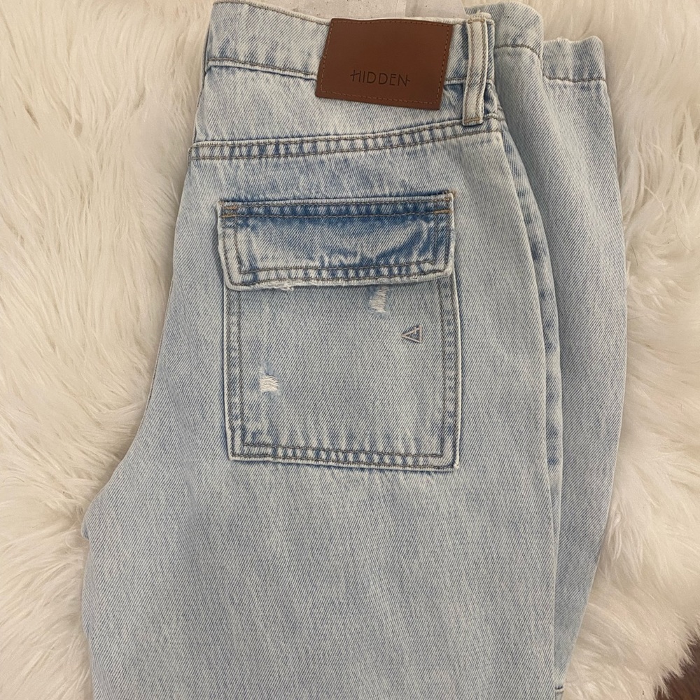 HIDDEN brand jeans.  Logan Dad Jean style.  Size 25.  Brand new.
